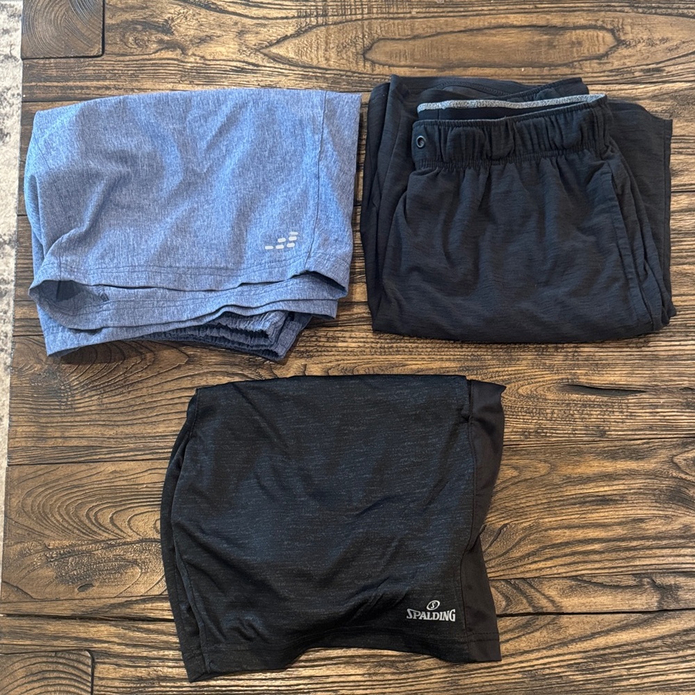Men’s bundle of medium shorts. Lightly worn